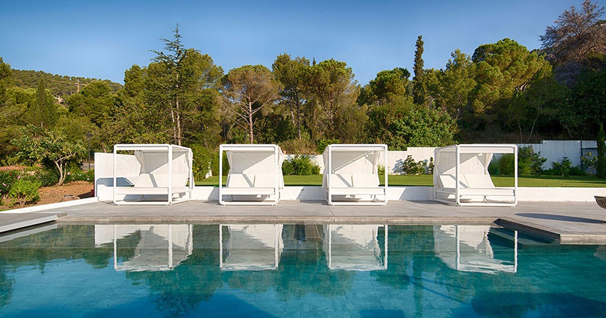 Beach and Garden: Quality Chairs for Outside Space