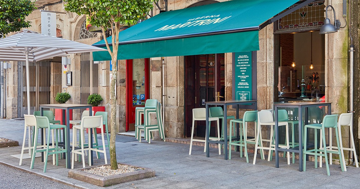 Stools with strong construction for commercial use